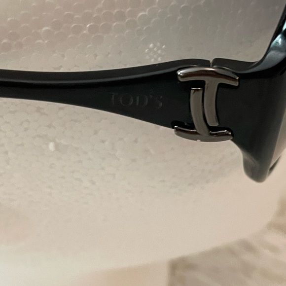 Gorgeous Tod’s oversized sunglasses - Picture 3 of 13